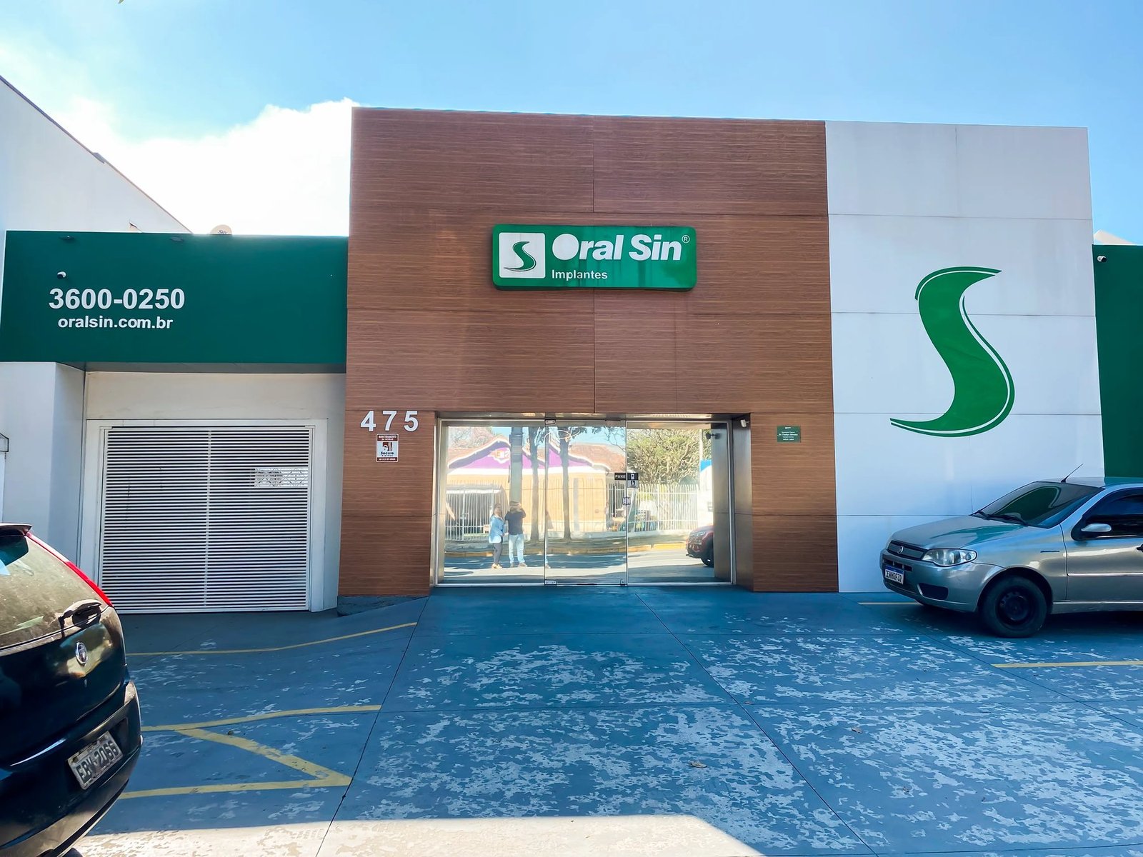 Fachada da Oral Sin Lorena na Avenida Doutor Peixoto de Castro